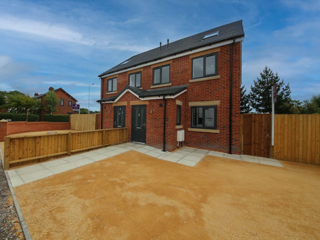 4 bed semidetached house for sale in Liverpool Road, Skelmersdale