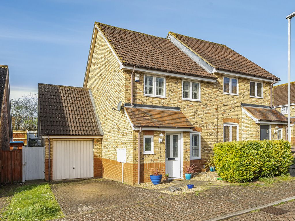 3 bed semidetached house for sale in Brompton Gardens, Luton