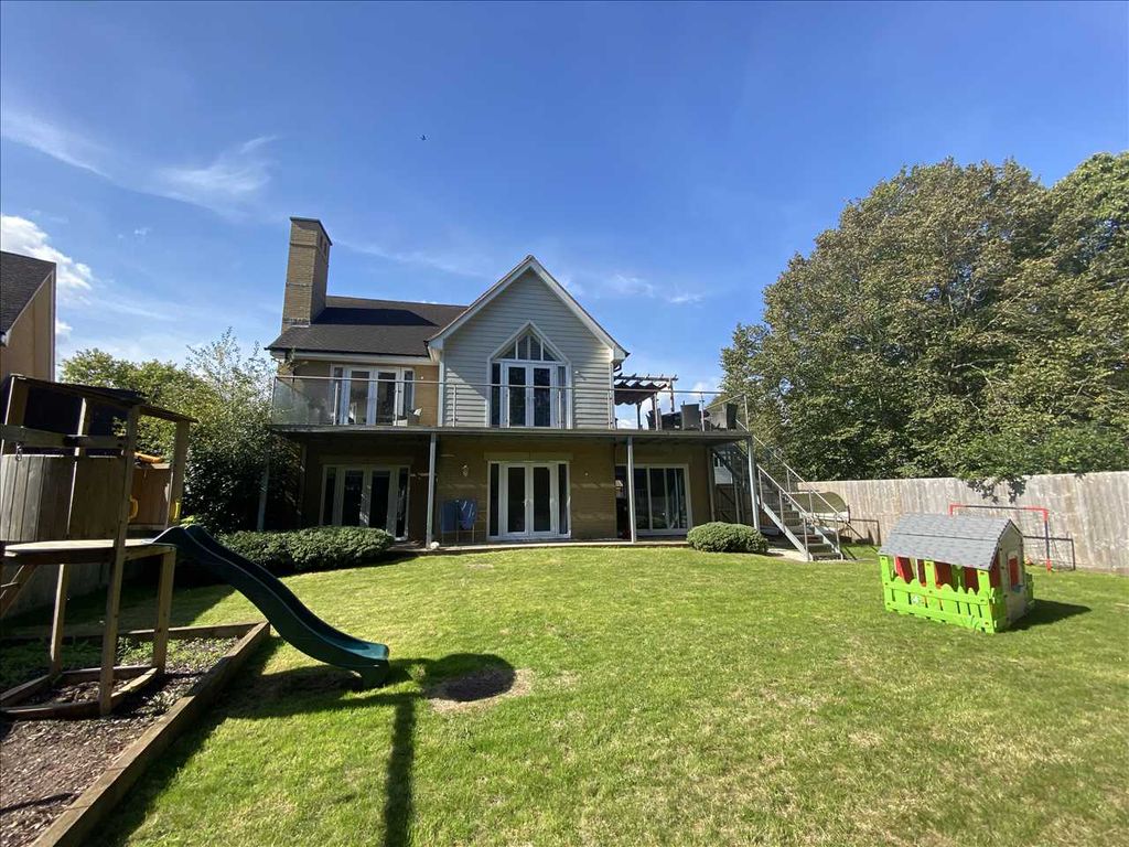 Endeavour Avenue, Exeter EX2  