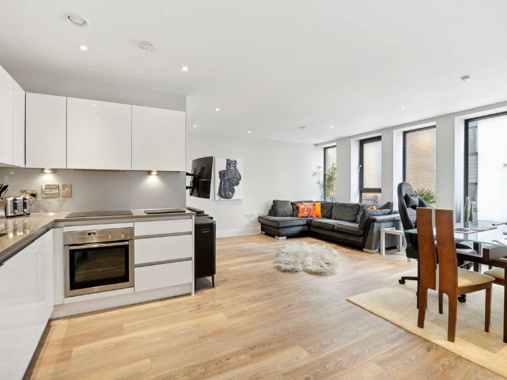 2 bed flat for sale in Lower Richmond Road, Richmond TW9, £600,000 Zoopla