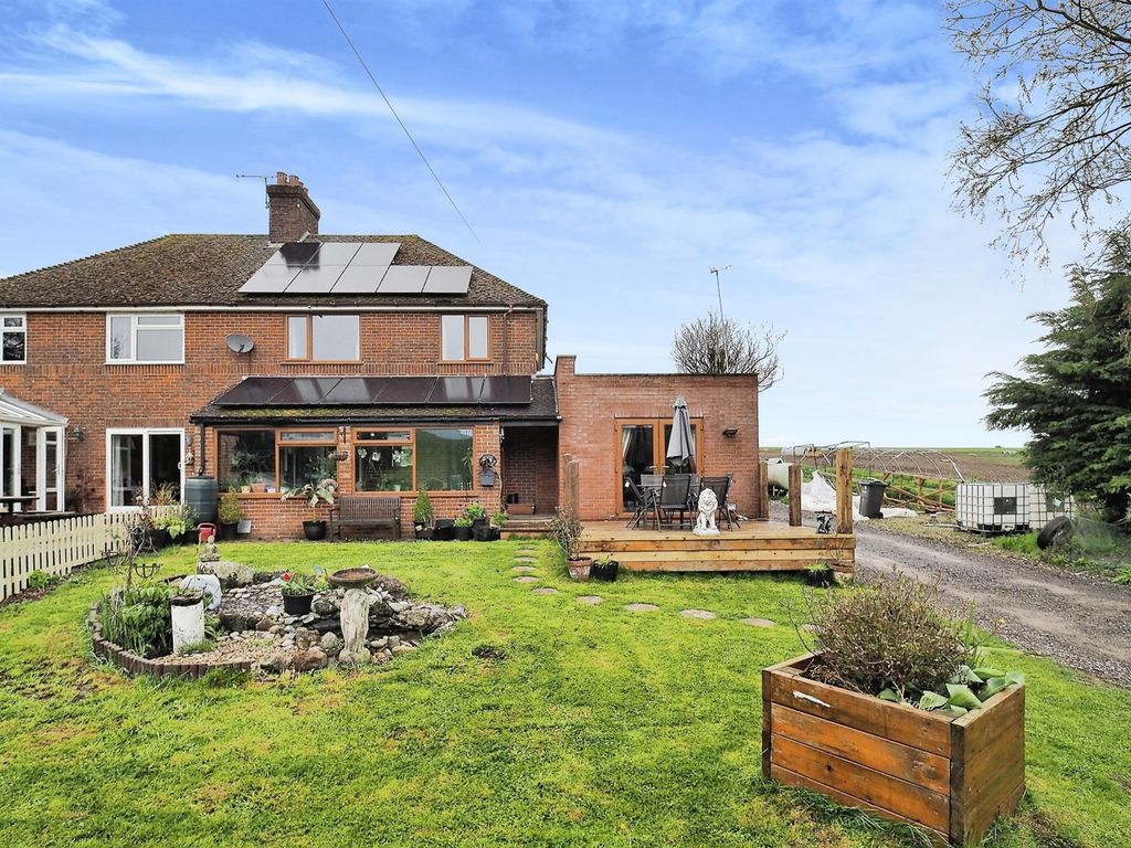 3 bed semidetached house for sale in Chitterne Road, Shrewton