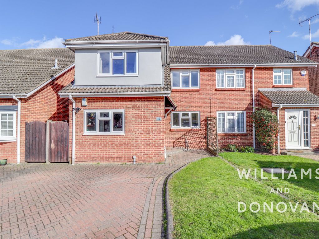 4 bed semidetached house for sale in Wren Close, Benfleet SS7 Zoopla