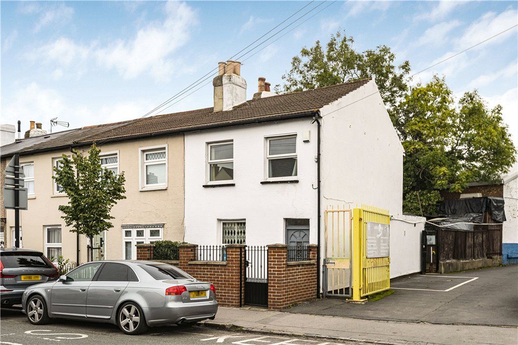 2 bed end terrace house for sale in Parchmore Road, Thornton Heath CR7