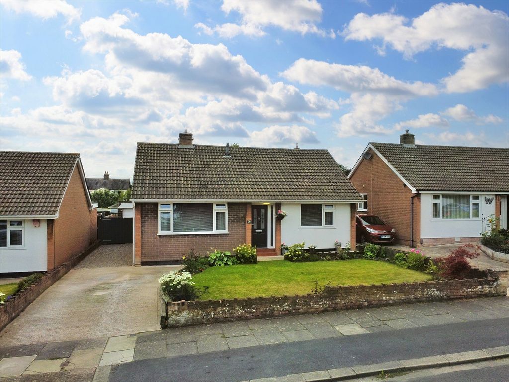2 bed bungalow for sale in Beaver Road, Carlisle CA2 Zoopla