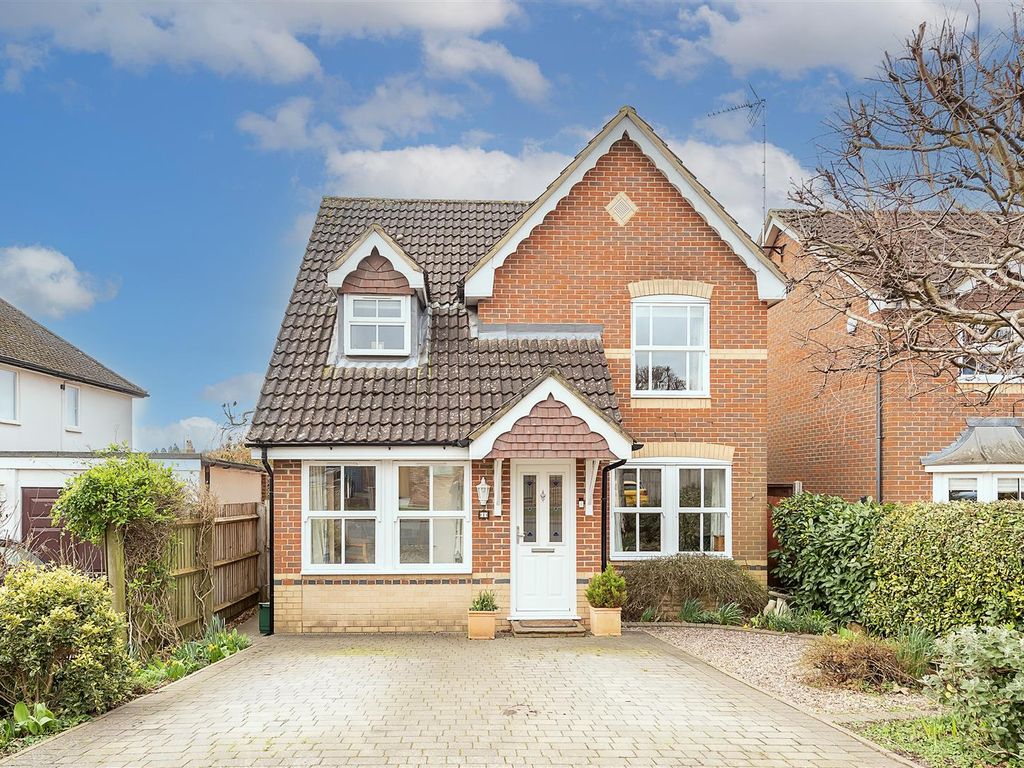 3 bed detached house for sale in Gordons Walk, Harpenden AL5, £795,000