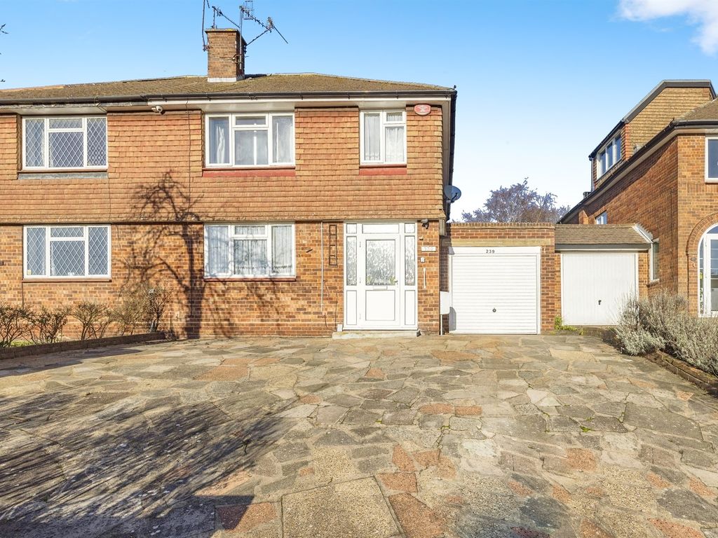 3 bed semidetached house for sale in Park Avenue, Bushey WD23, £
