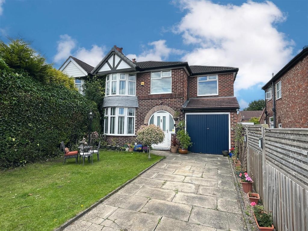 4 Bed Semi detached House For Sale In Carrington Lane Sale M33 4-bed-semi-detached-house-for-sale-in-carrington-lane-sale-m33