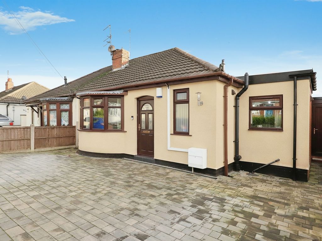 2 bed semidetached bungalow for sale in Lees Terrace, Bradley, Bilston