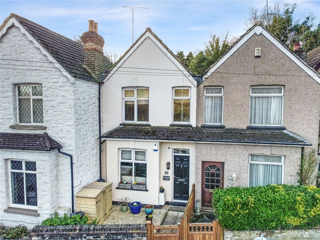 3 bed terraced house for sale in London Road, Farningham, Kent DA4, £