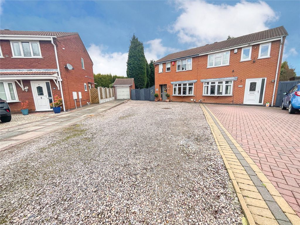 3 bed detached house to rent in Cadogan Road, Dosthill, Tamworth