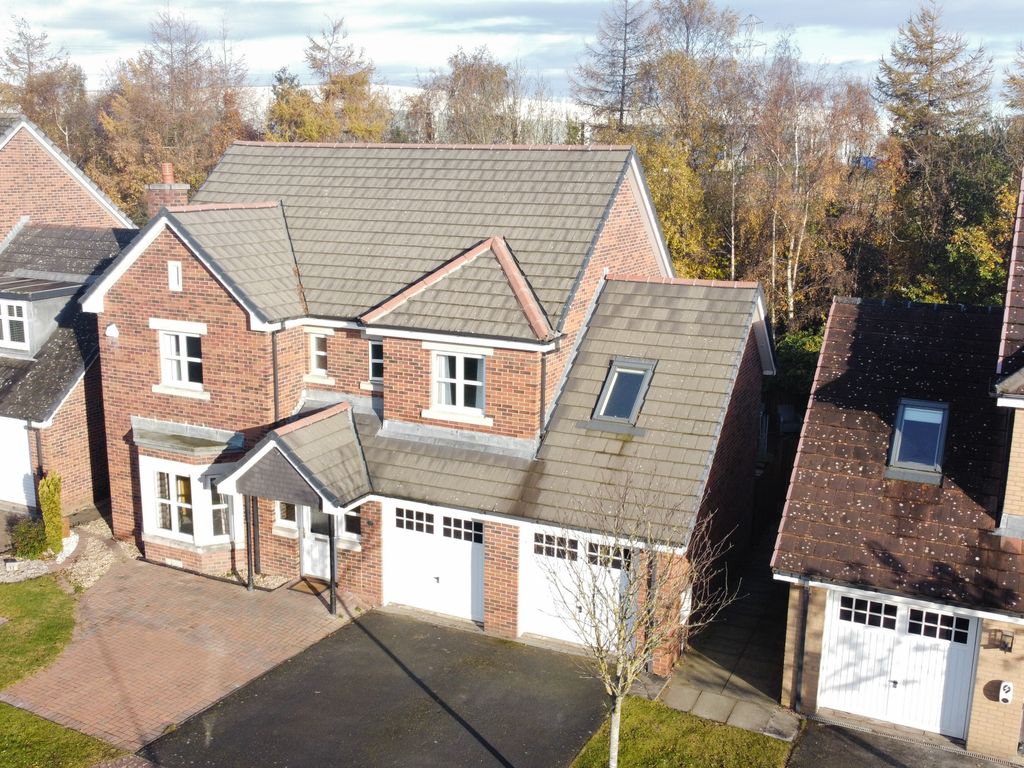 4 bed detached house for sale in Kyle Crescent, Dunfermline KY11, £