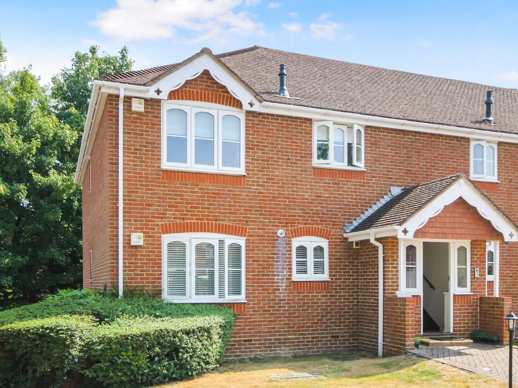 2 bed flat to rent in Church Road, Great Bookham KT23, £1,395 pcm Zoopla