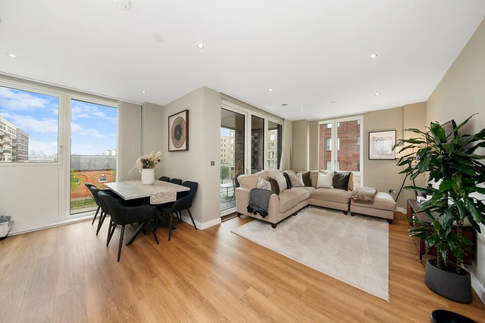 2 bed flat for sale in Shackleton Way, London E16 Zoopla