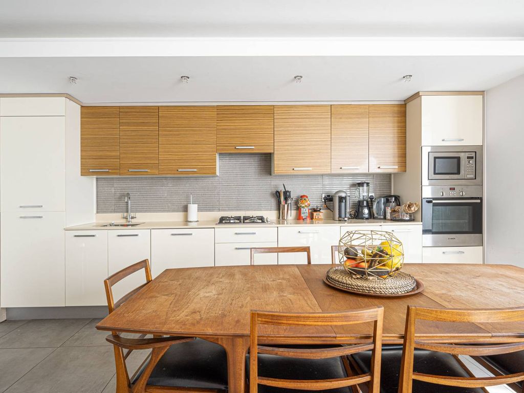 3 bed detached house for sale in Brompton Mews, North Finchley, London N12 Zoopla