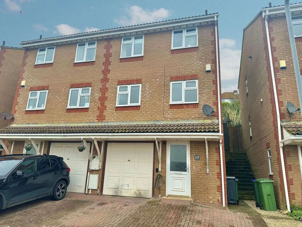 3 bed semidetached house for sale in Badgers Close, Newhaven BN9, £