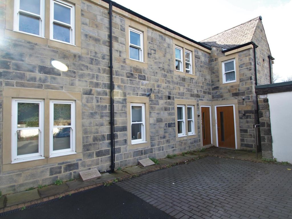 2 bed flat to rent in Stoney Rise, Horsforth, Leeds, West Yorkshire, UK