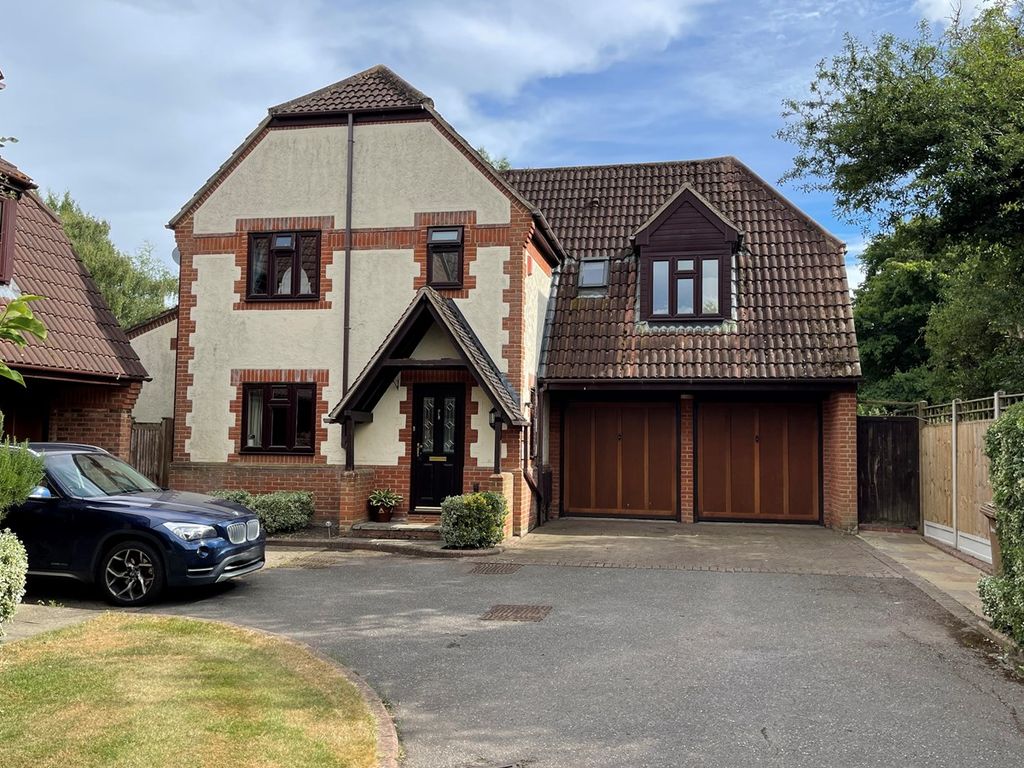 Honey Close, Great Baddow, Chelmsford CM2  