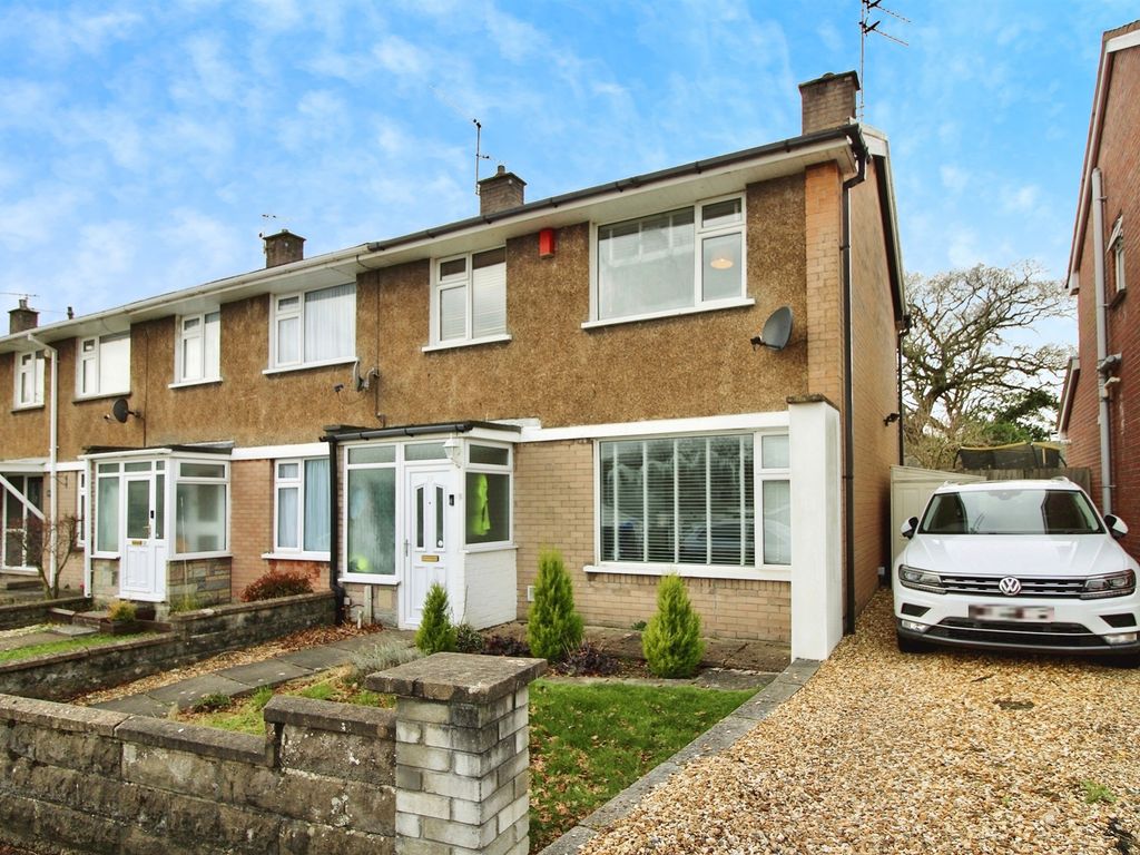 3 bed terraced house for sale in Robin Hill, Dinas Powys CF64, £300,000