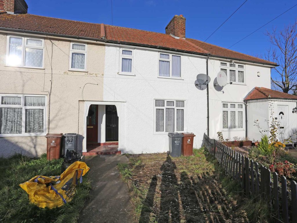 3 bed terraced house to rent in Thompson Road, Dagenham RM9, £2,000 pcm