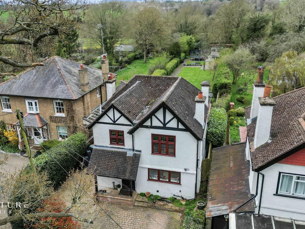 3 bed detached house for sale in Gypsy Lane, Hunton Bridge, Kings