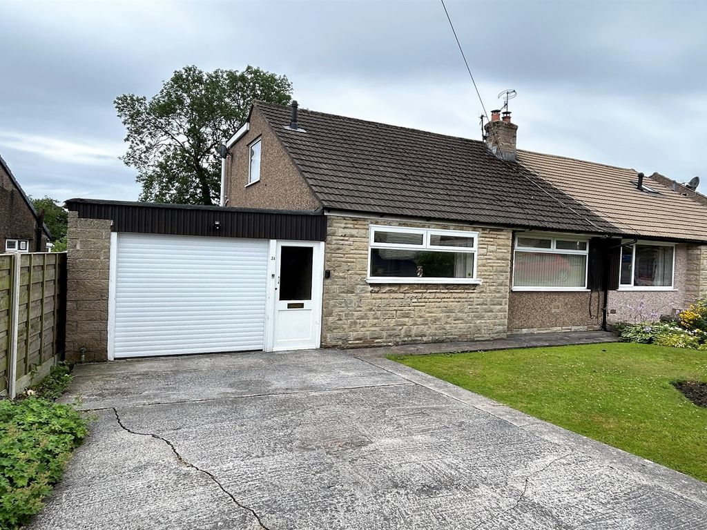 4 bed semidetached bungalow for sale in Horse Fair Avenue, ChapelEn