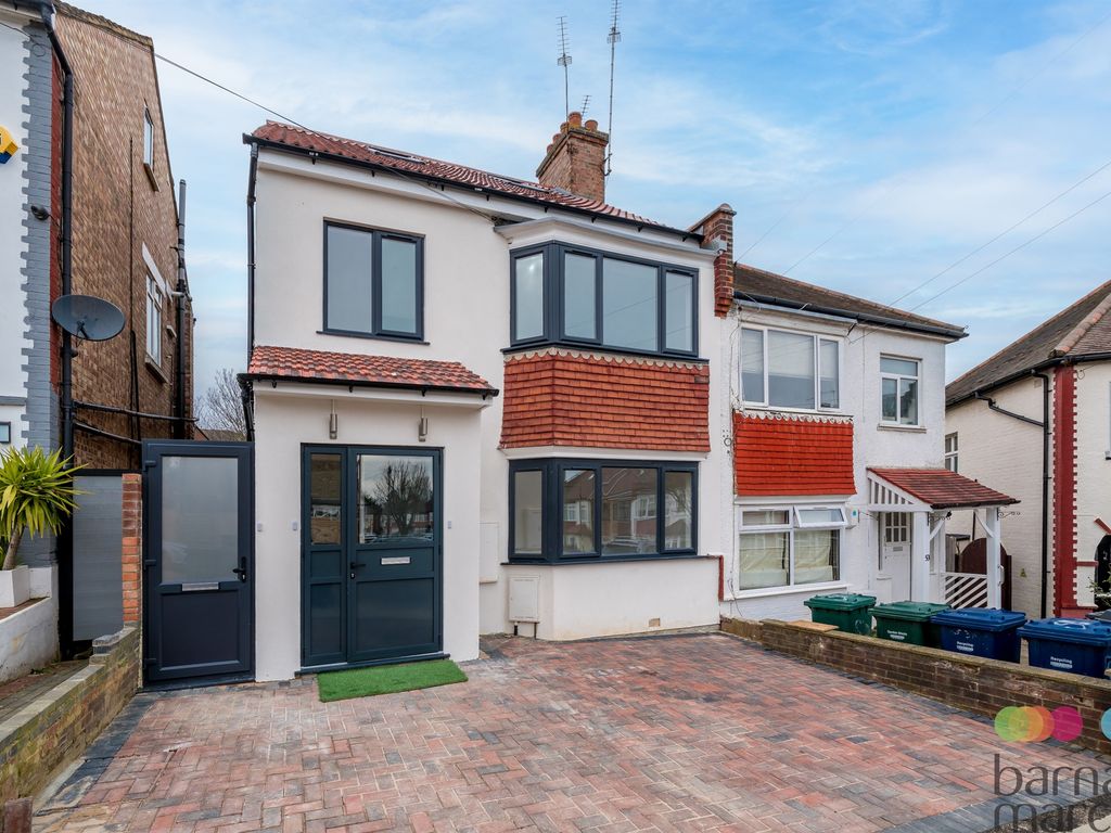 New home, 3 bed flat for sale in Fernwood Crescent, Whetstone, London