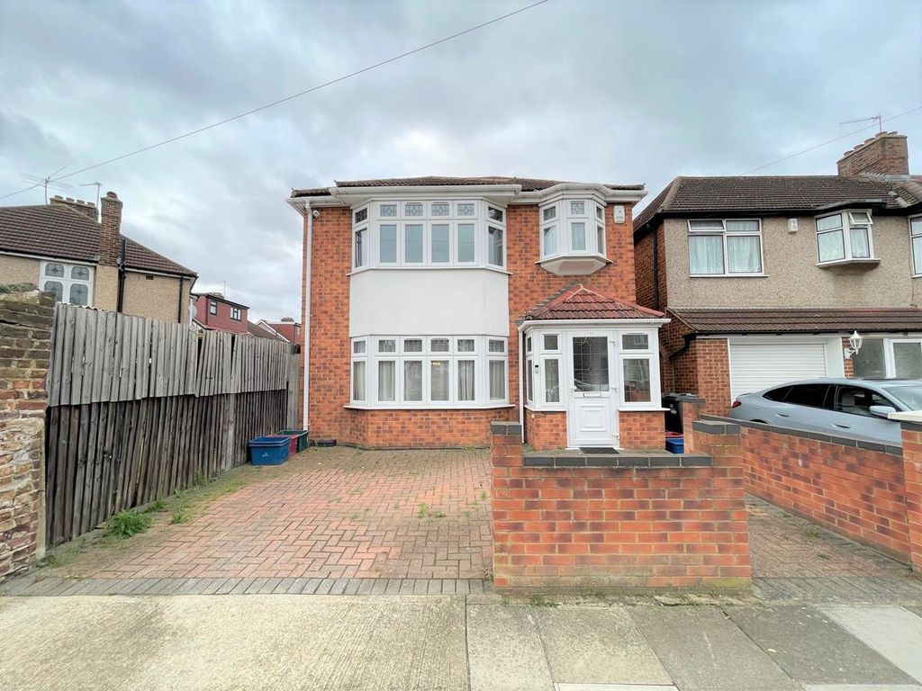 3 bed detached house for sale in Shelley Crescent, Heston, Hounslow TW5