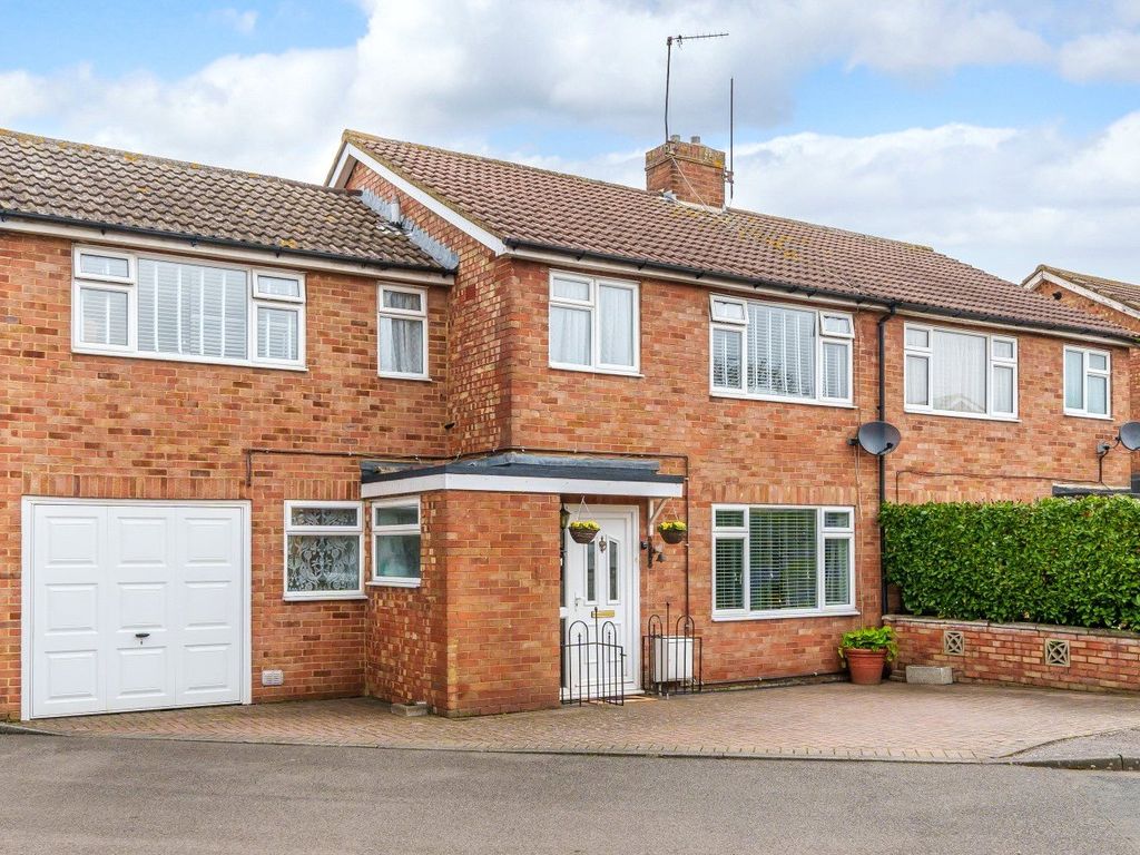 5 bed semidetached house for sale in Walnut Tree Road, Shepperton TW17