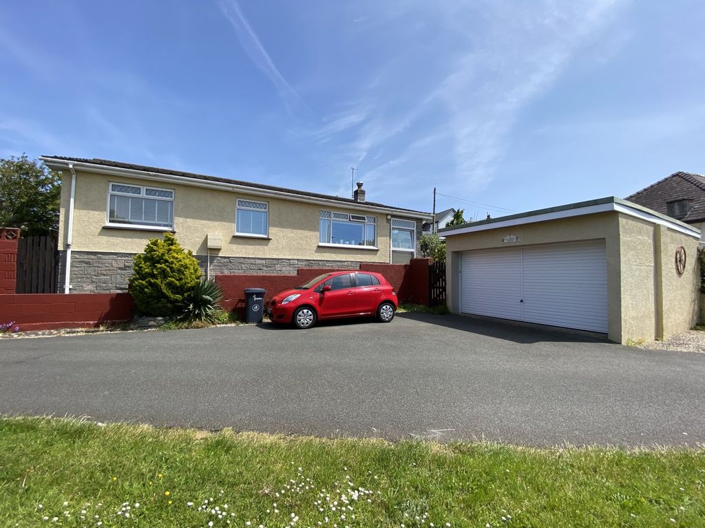 3 bed bungalow for sale in St. Annes Drive, Hakin, Milford Haven SA73