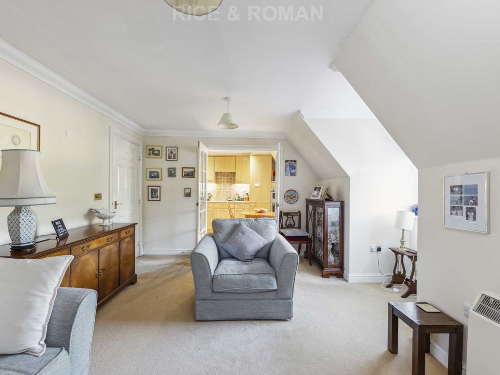 1 bed flat for sale in Elizabeth Court, Weybridge KT13 Zoopla