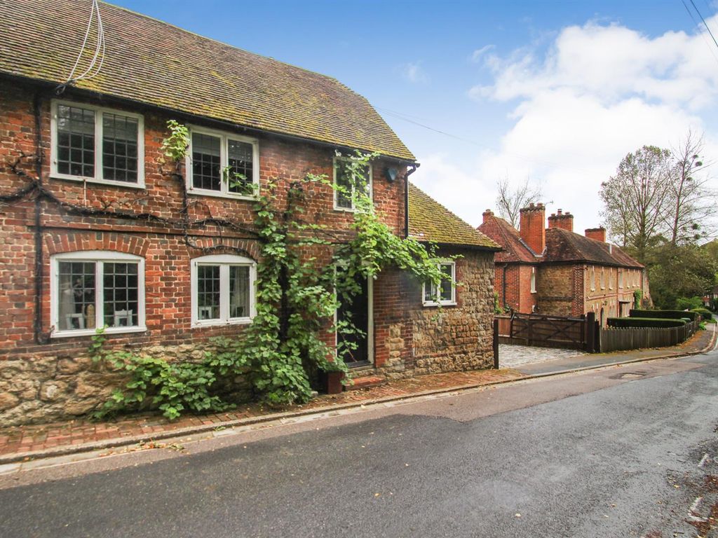 3 bed cottage for sale in Vine Cottage, Lower Street, Broomfield ME17