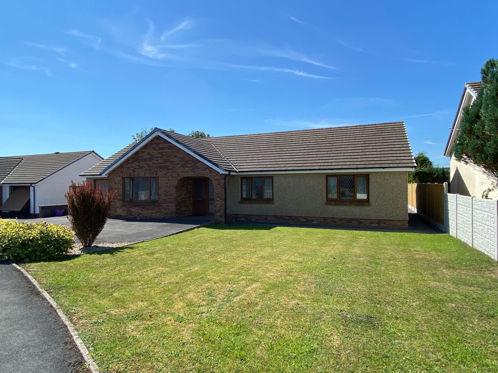 3 bed detached bungalow for sale in Rhoslan, Upper Tumble, Llanelli