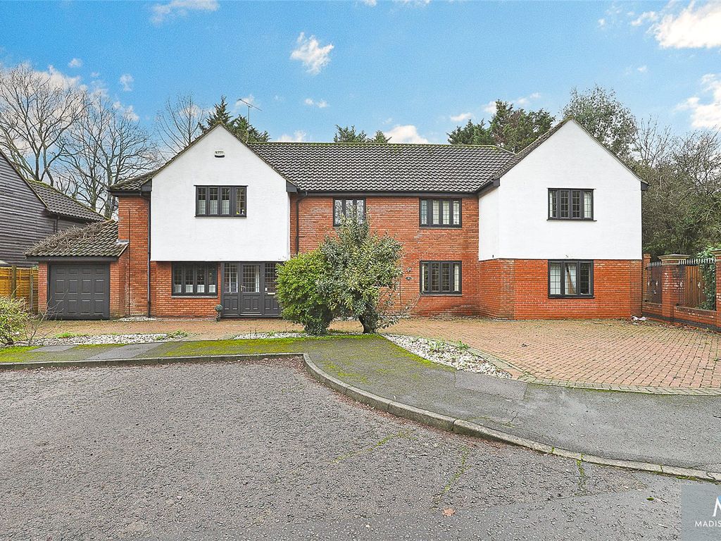 5 bed detached house for sale in Maybush Road, Hornchurch RM11, £