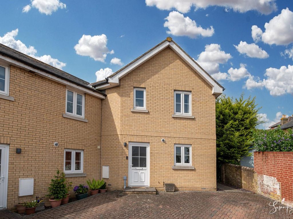 3 bed end terrace house for sale in Balfour Mews, Mill Hill Road, Cowes
