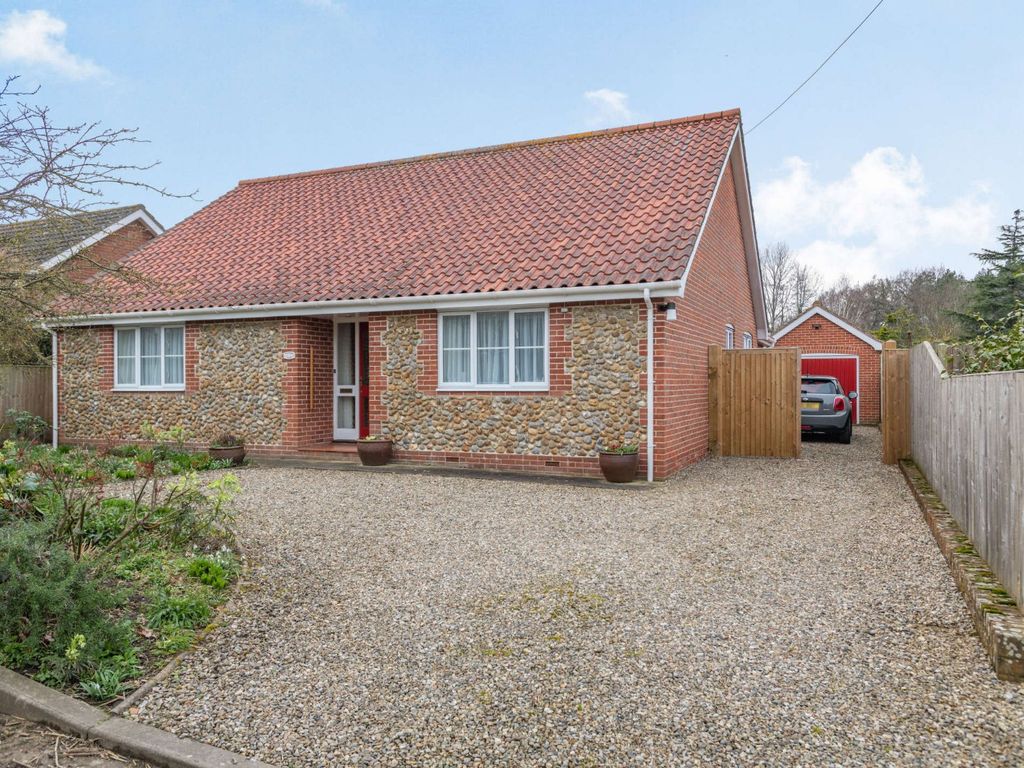3 bed bungalow for sale in North Barningham Road, Bessingham, Norwich