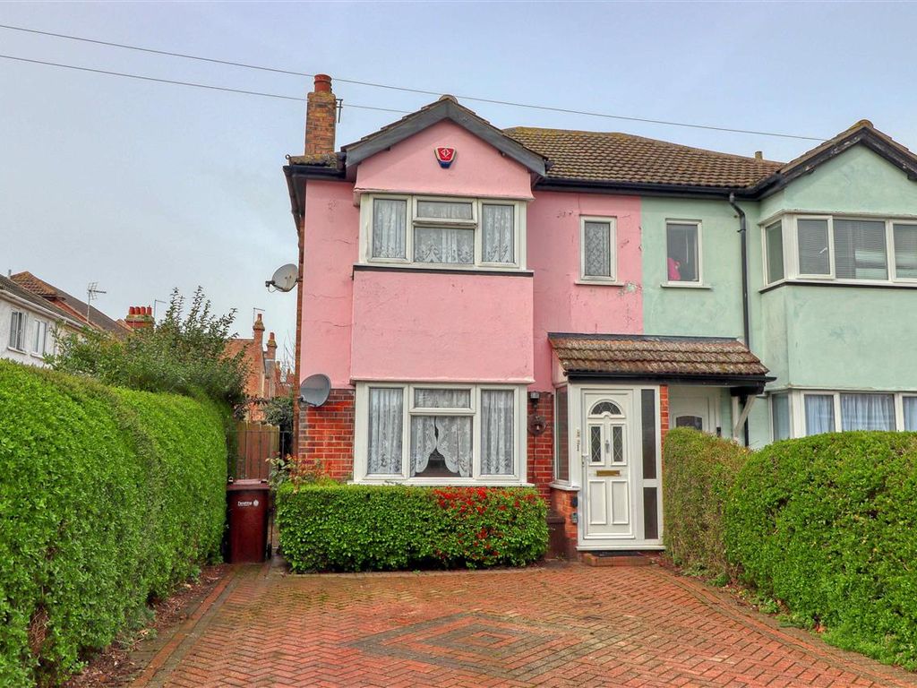 3 bed semidetached house for sale in Oxford Crescent, ClactonOnSea