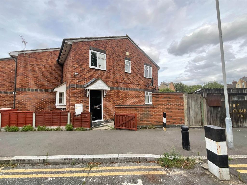 2 bed property to rent in North Street, Plaistow, London E13 Zoopla