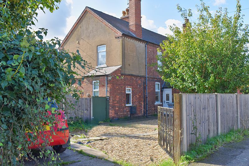 3 bed semidetached house for sale in Hawton Lane, New Balderton