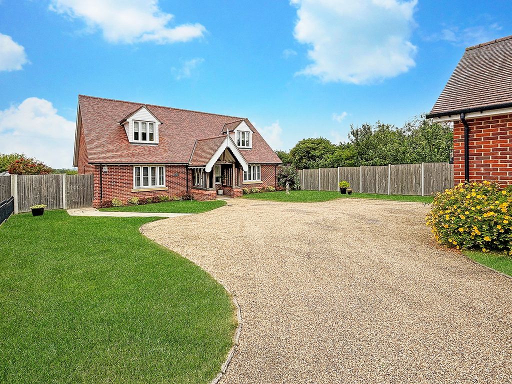 4 bed detached house for sale in Walton Road, KirbyLeSoken, FrintonOnSea CO13, £695,000 Zoopla