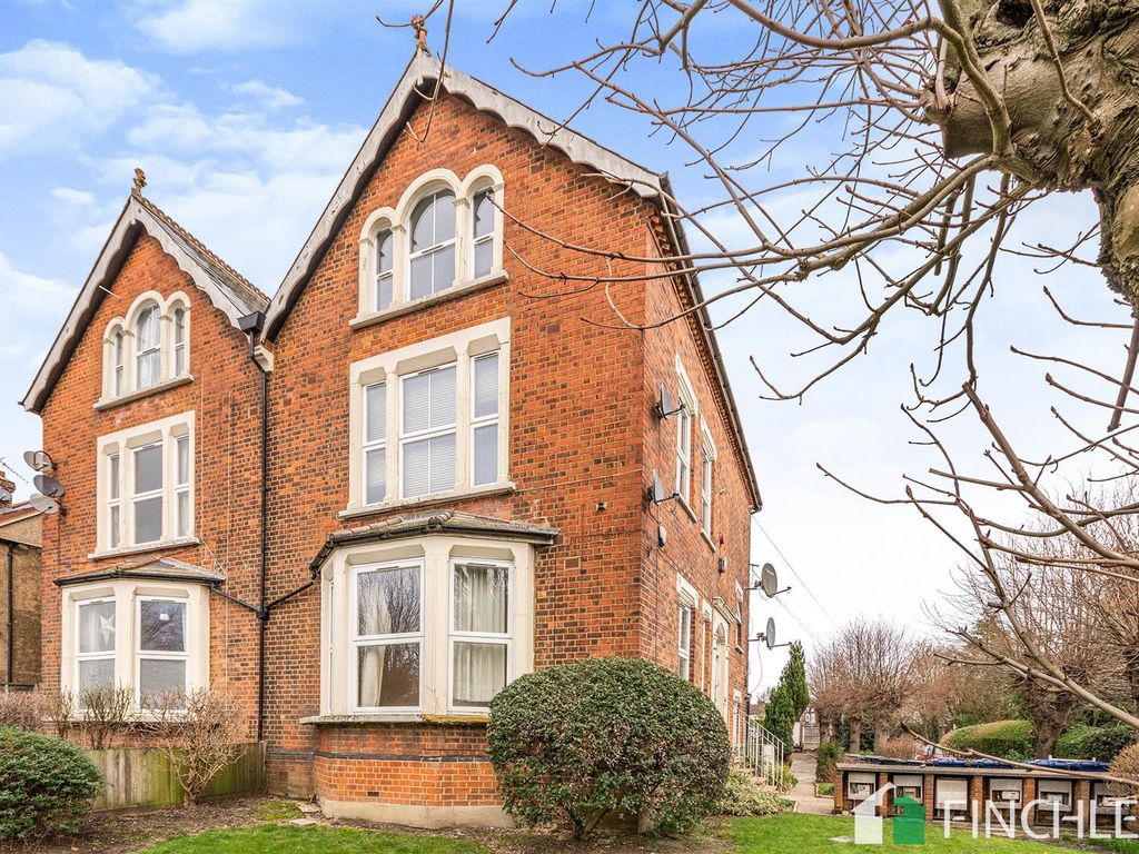 1 bed flat for sale in Oakleigh Road South, New Southgate N11, £250,000