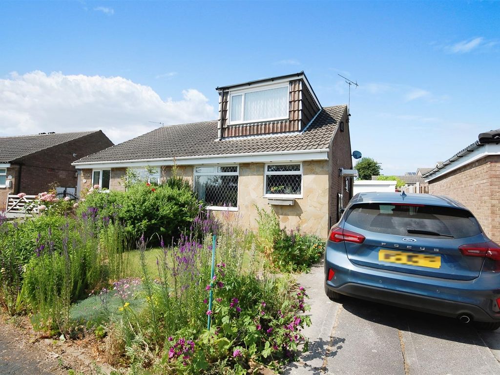 3 bed semidetached bungalow for sale in Glamis Close, Garforth, Leeds