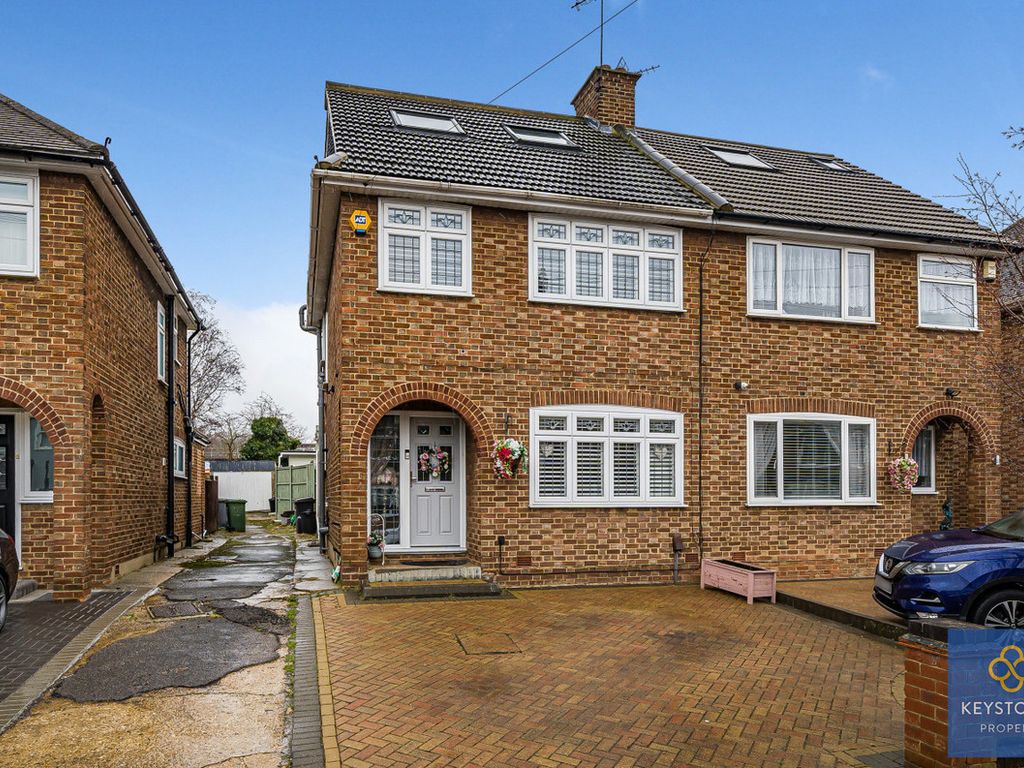 4 bed semidetached house for sale in Carter Drive, Collier Row RM5
