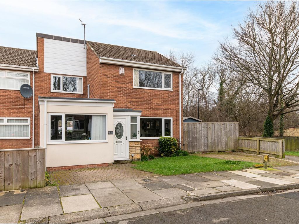 3 bed semidetached house for sale in Salters Close, Gosforth