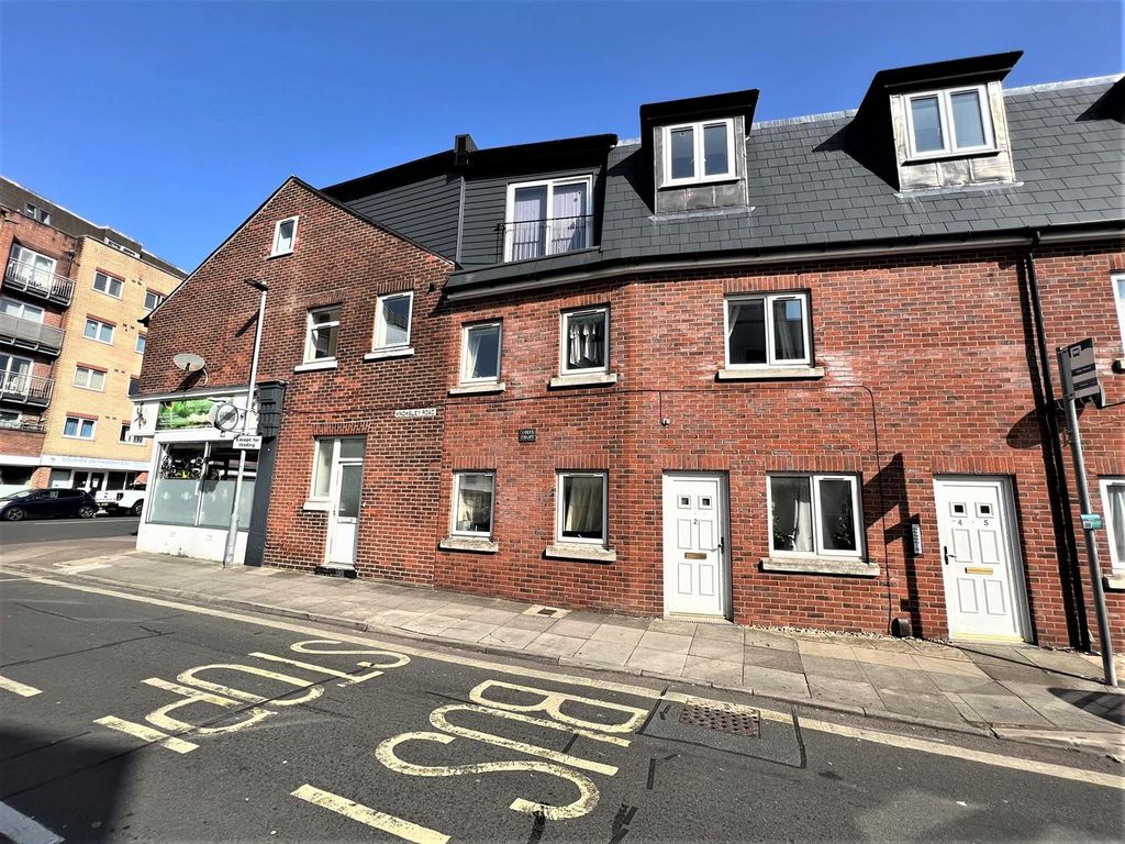 1 bed flat to rent in Knowsley Road, Cosham, Portsmouth PO6, £825 pcm