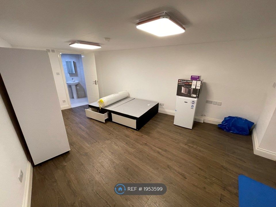 Studio to rent in Dollis Hill, London NW2, £1,100 pcm Zoopla