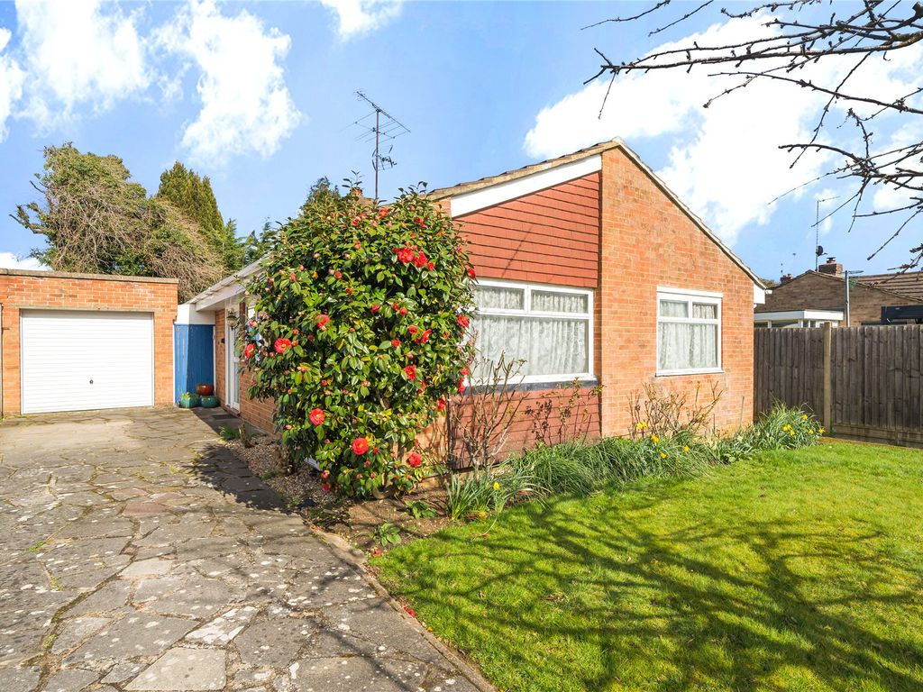 3 bed bungalow for sale in Horsell, Surrey GU21 Zoopla