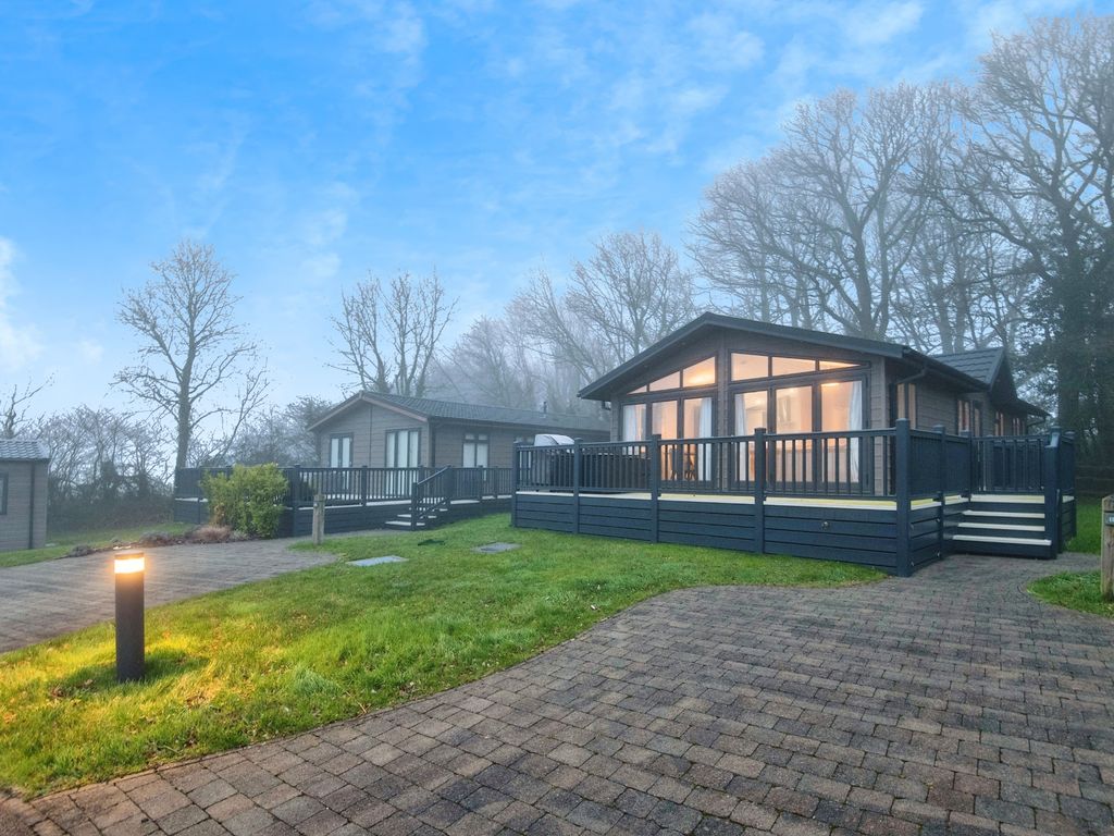 3 bed mobile/park home for sale in Hawkchurch, Axminster EX13, £210,000