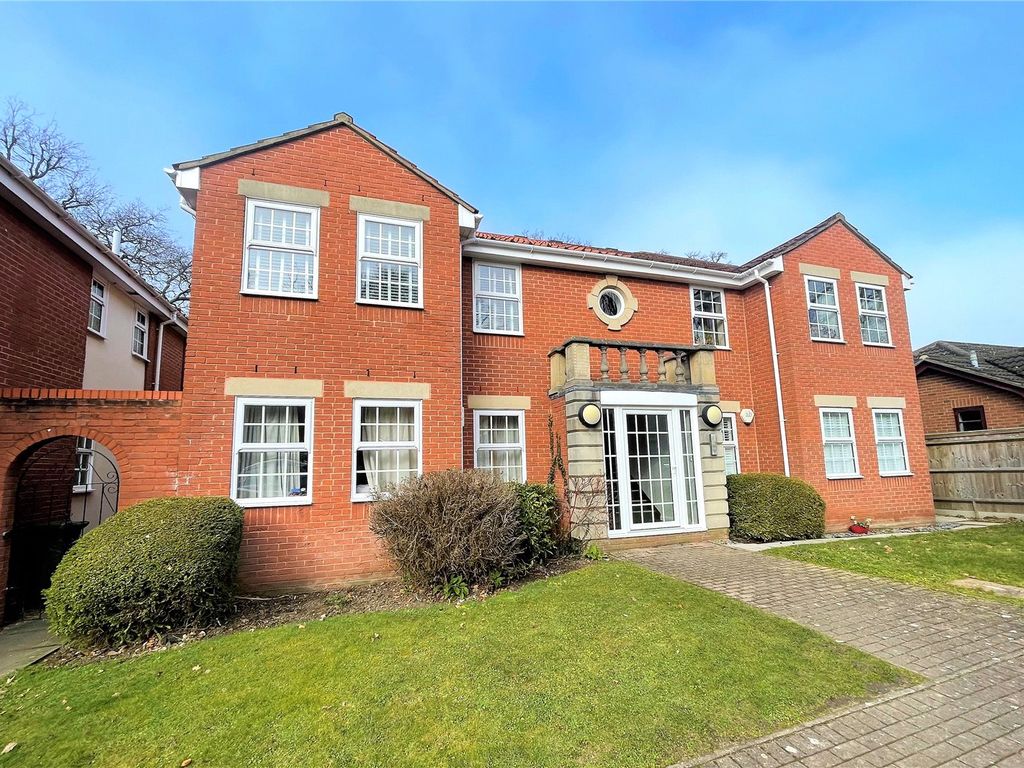 2 bed flat for sale in Raleigh Way, Camberley, Surrey GU16 Zoopla