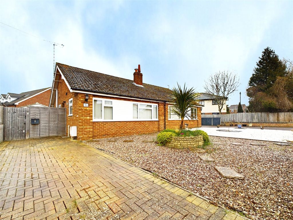 2 bed bungalow for sale in Mendip Close, Cheltenham, Gloucestershire