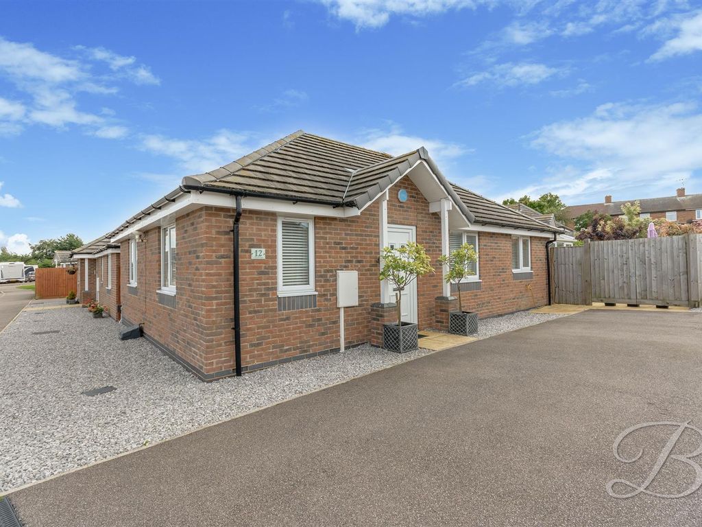 3 bed detached bungalow for sale in Vermont Close, Church Warsop